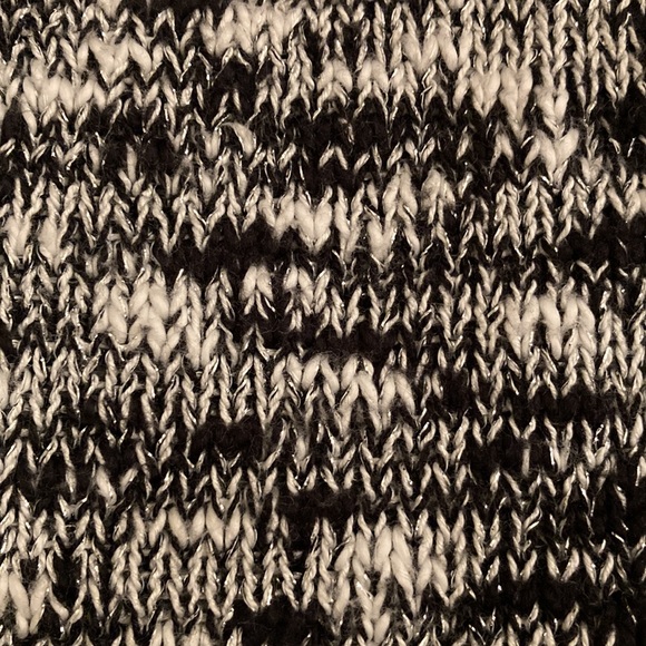 American Eagle black/white silver thread v-neck sweater - Picture 4 of 7